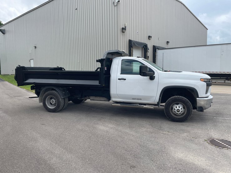 2021-chevrolet-3500-image-4