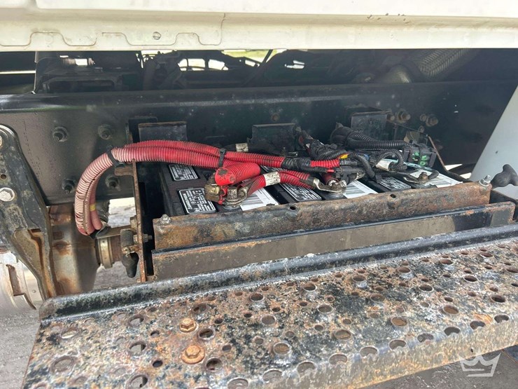 2018-international-durastar-4300-image-23