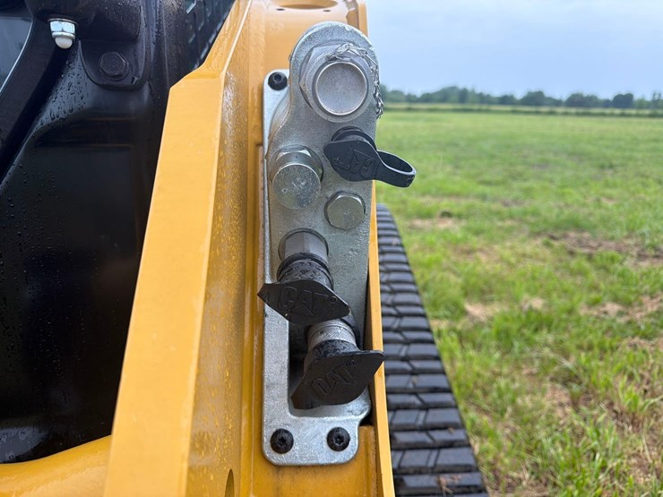 2025-caterpillar-255-image-19
