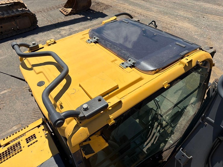 2019-deere-135g-image-22