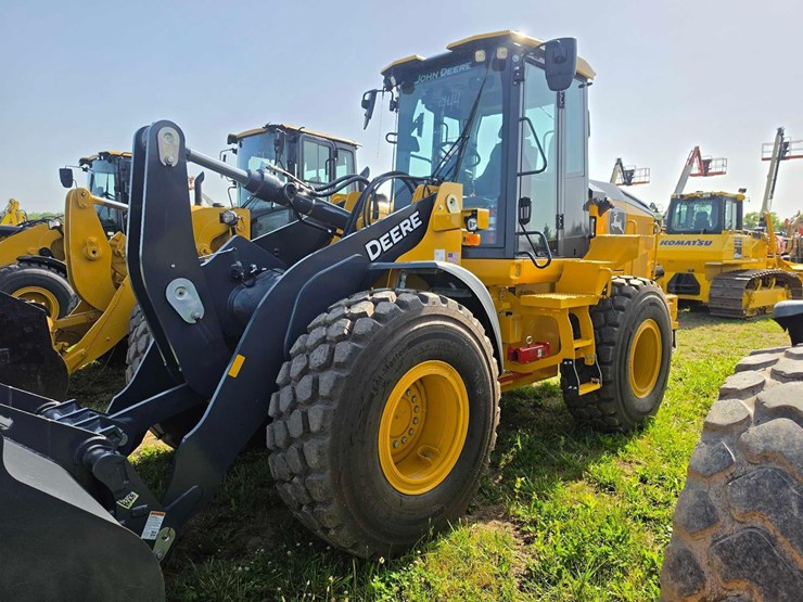 2026-deere-544p-image-2