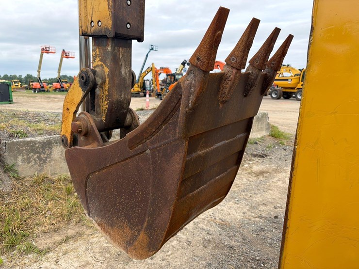 caterpillar-416b-image-9