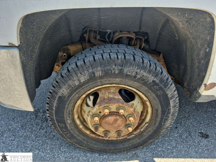 2015-chevrolet-silverado-3500hd-image-19