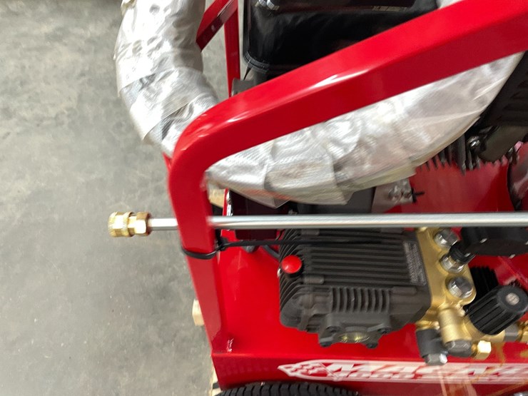 #2943-•-new-magnum-4000-hot-water-pressure-washer-image-13