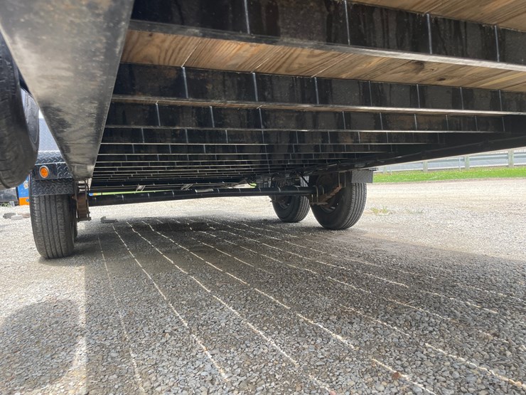 #4867-•-2024-loadtrail-tandem-axle-equipment-trailer-(has-wi-title)-image-17