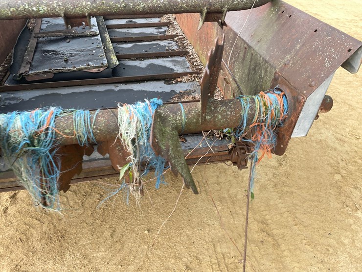 #403-•-new-idea-manure-spreader-image-17