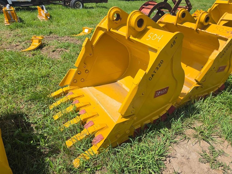 caterpillar-320-image-1
