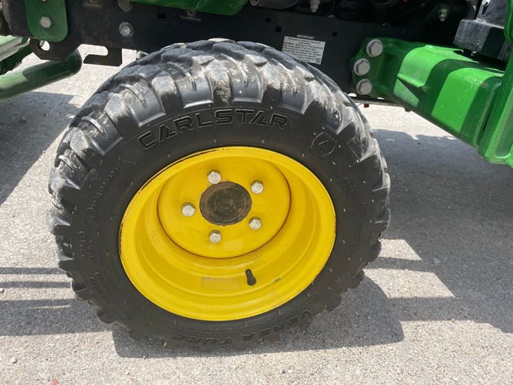 2024-john-deere-1025r-image-21