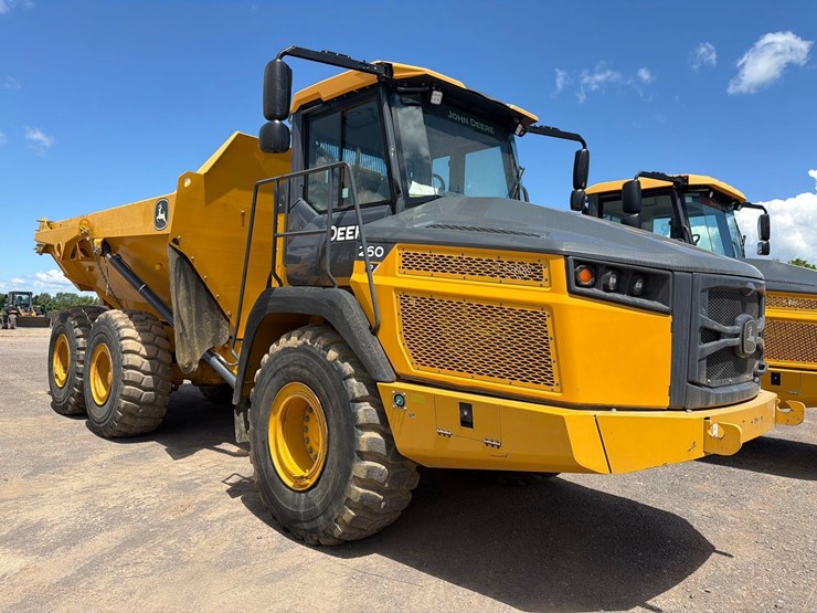 2024-deere-260p-image-2