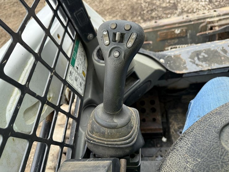 2022-bobcat-t550-image-24