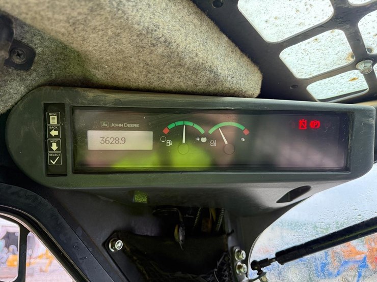 2018-deere-323e-image-23