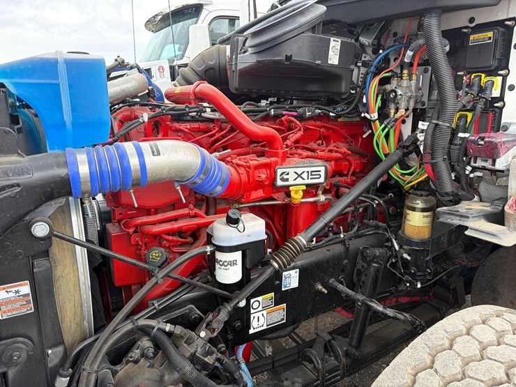 2025-kenworth-t880-image-15