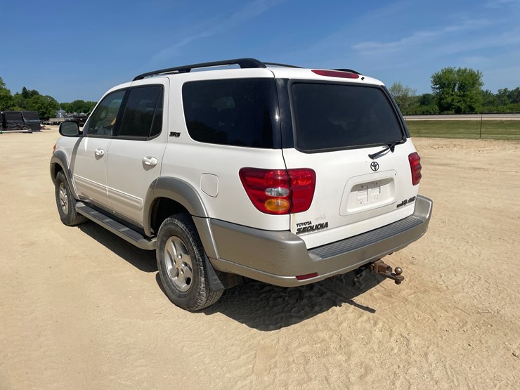 2003-toyota-sequoia-image-7