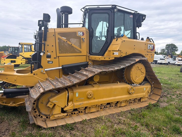 2026-caterpillar-d6-image-2