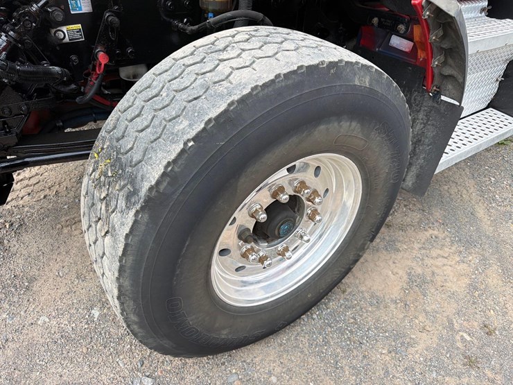 2015-kenworth-t880-image-15