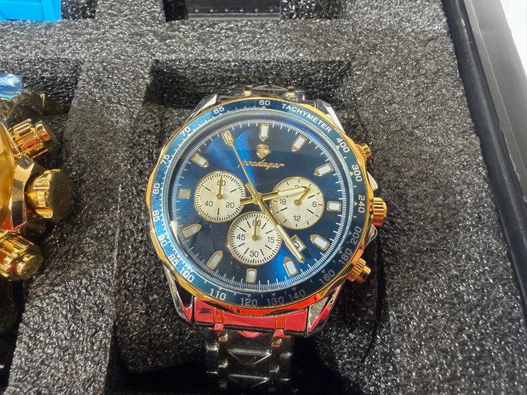 #84579-•-box-of-invicta-watches-image-4