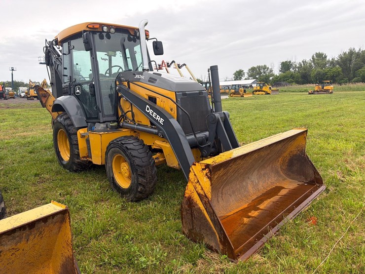 2021-john-deere-310-image-4