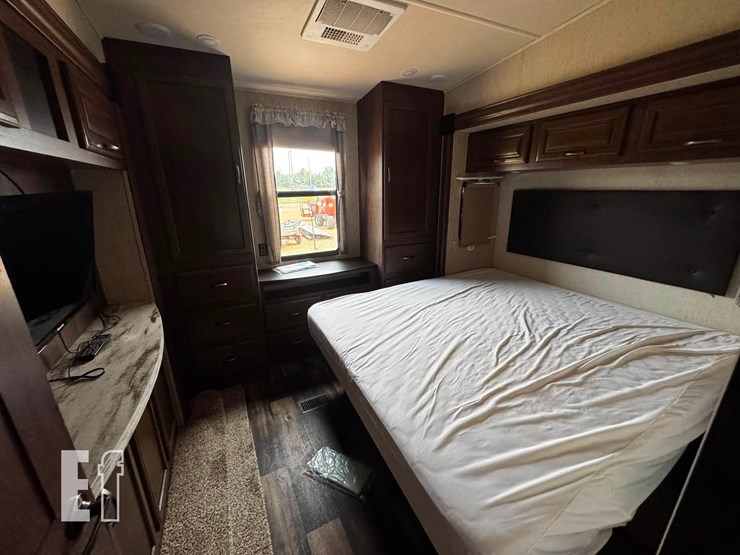 2018-sierra-camper-6948-image-10