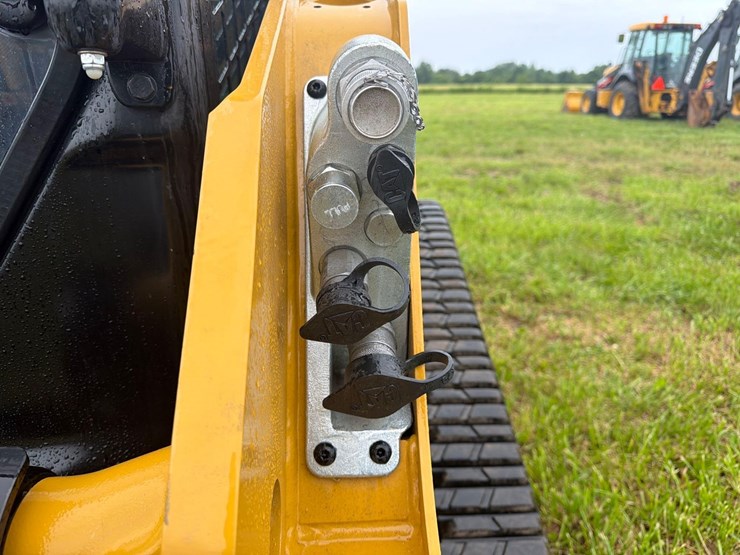 2026-caterpillar-255-image-19