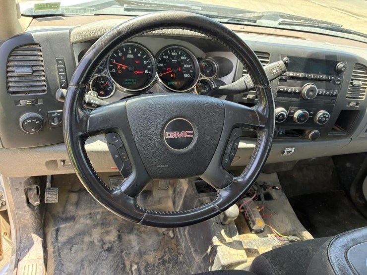 2012-gmc-sierra-2500-image-18