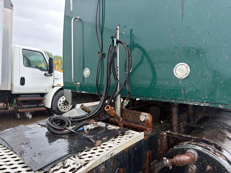 2016-western-star-4900sf-image-13