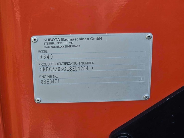 2026-kubota-r640-image-9