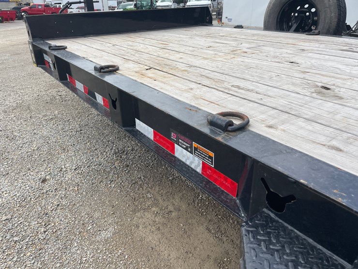 #4867-•-2024-loadtrail-tandem-axle-equipment-trailer-(has-wi-title)-image-27