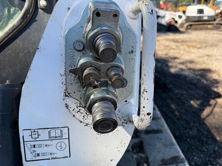 2019-bobcat-t740-image-11