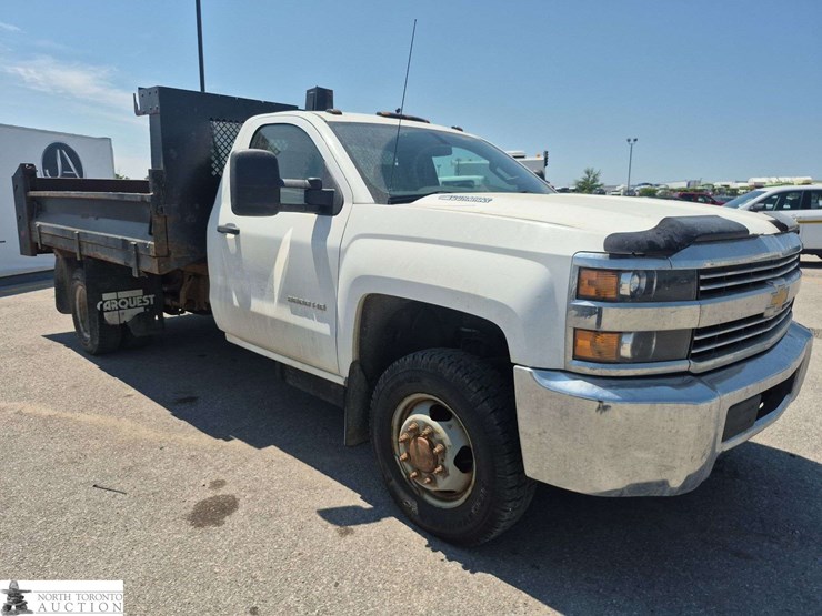 2015-chevrolet-silverado-3500hd-image-3