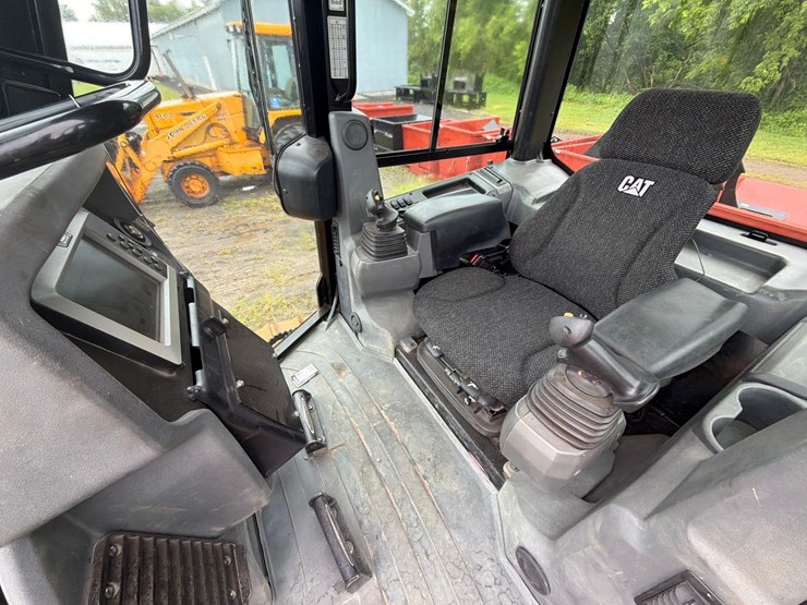 2018-caterpillar-d3k2-lgp-image-20