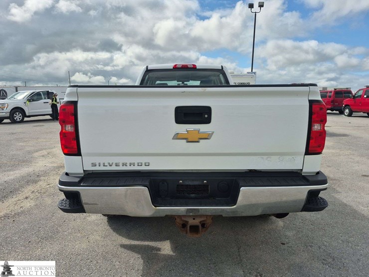 2017-chevrolet-silverado-2500hd-image-6