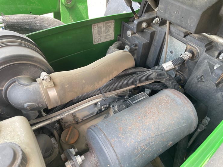2024-john-deere-1025r-image-36