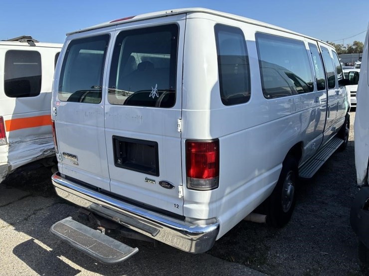 2013-ford-e350-sd-image-3