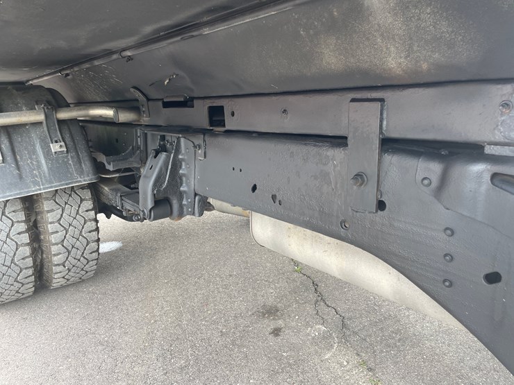 2021-chevrolet-3500-image-19