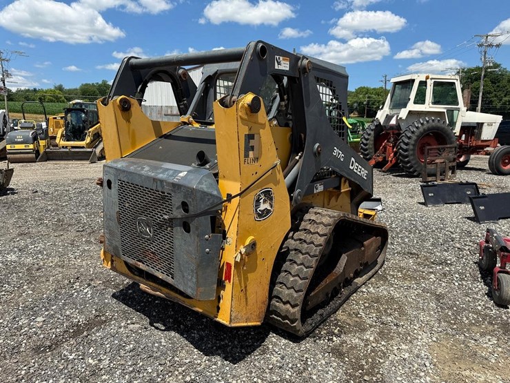 2016-deere-317g-image-4