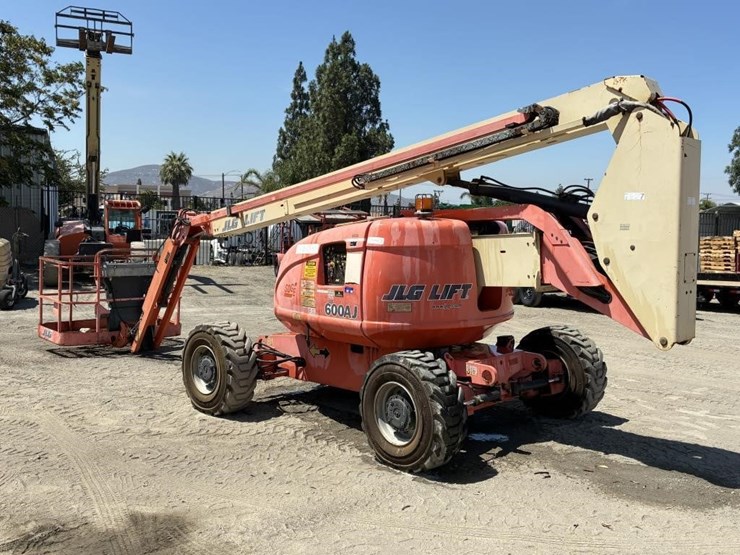 2002-jlg-600aj-image-4