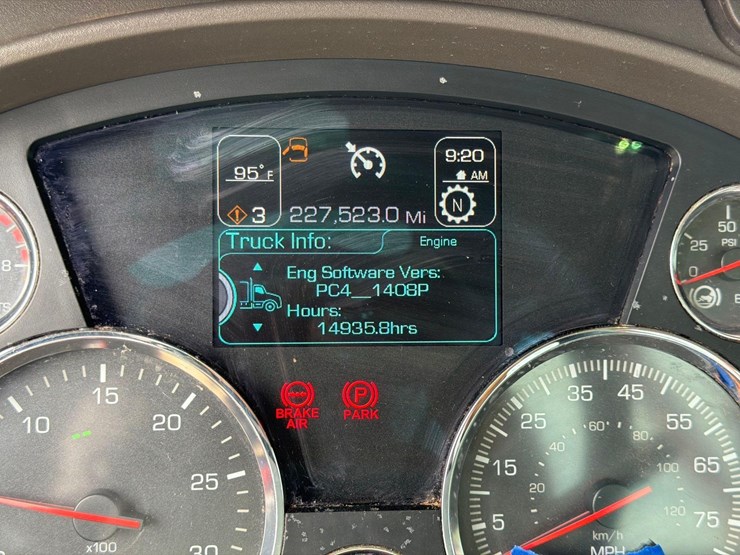 2016-kenworth-t880-image-23