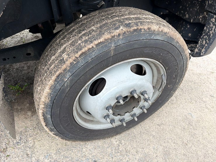 2024-ford-f550-image-11