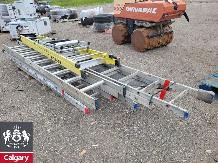 pallet-of-variety-sizes-of-ladders-image-8