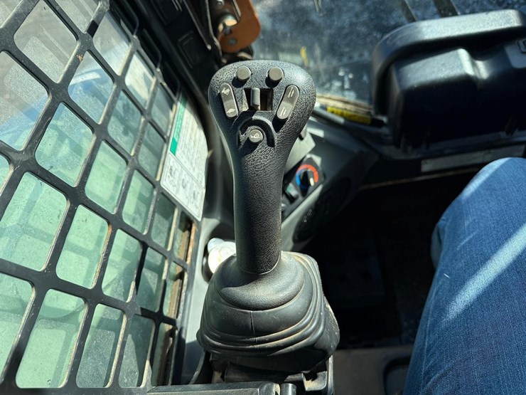2019-bobcat-t740-image-25