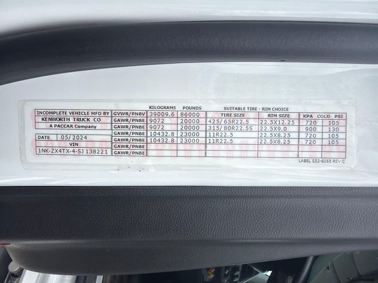 2025-kenworth-t880-image-32