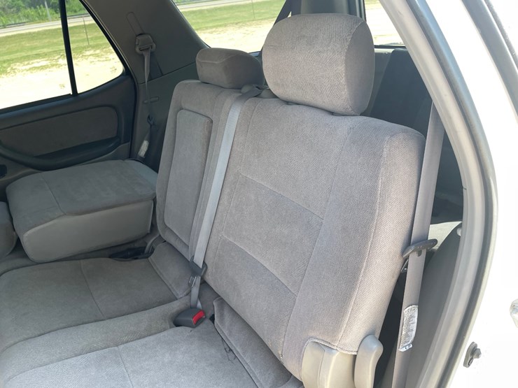 2003-toyota-sequoia-image-47