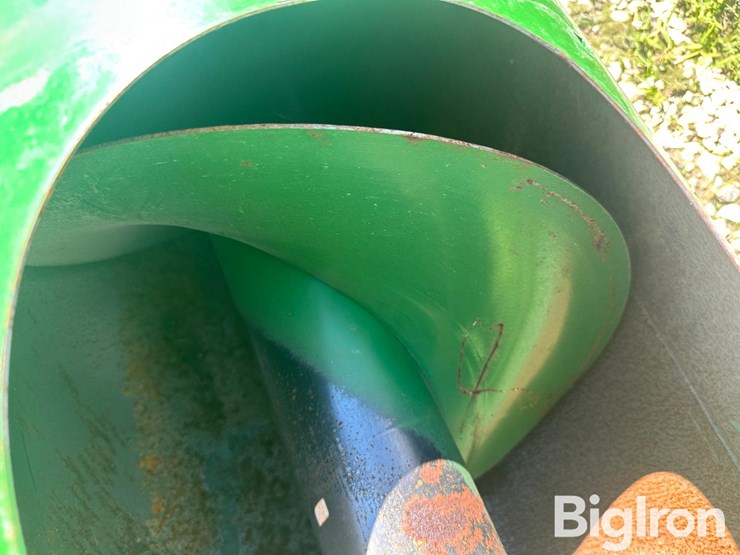 john-deere-x9-combine-unloading-auger-image-10