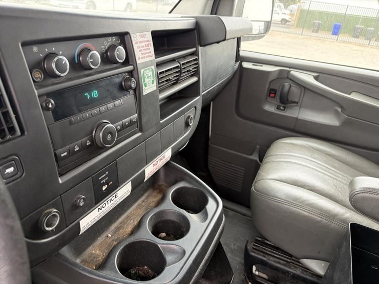 2014-chevrolet-express-3500-image-18