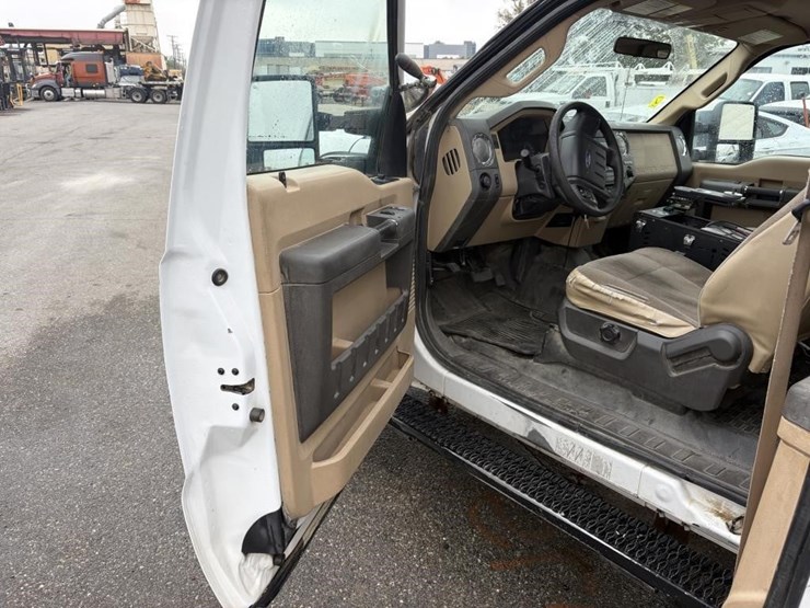 2011-ford-f350-image-14