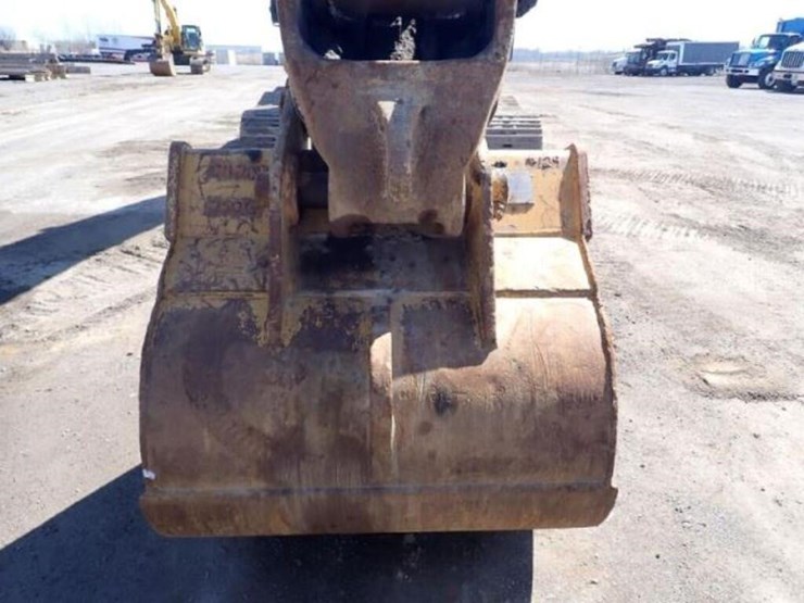 2017-deere-250g-lc-image-25