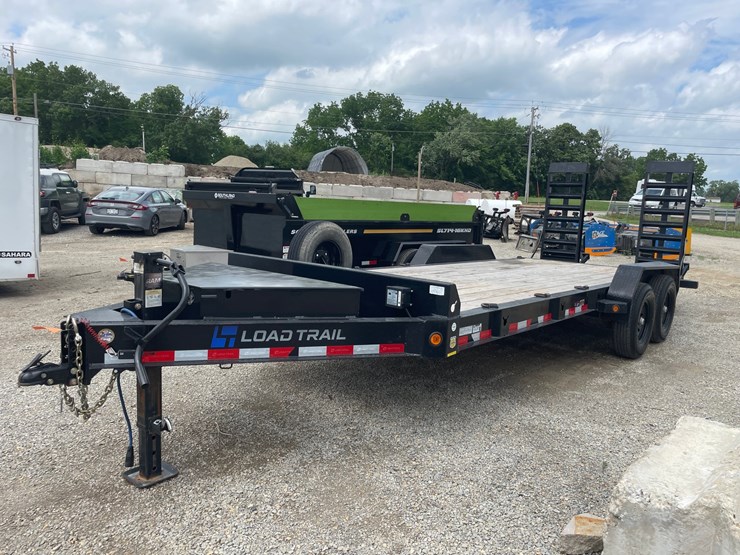 #4867-•-2024-loadtrail-tandem-axle-equipment-trailer-(has-wi-title)-image-1