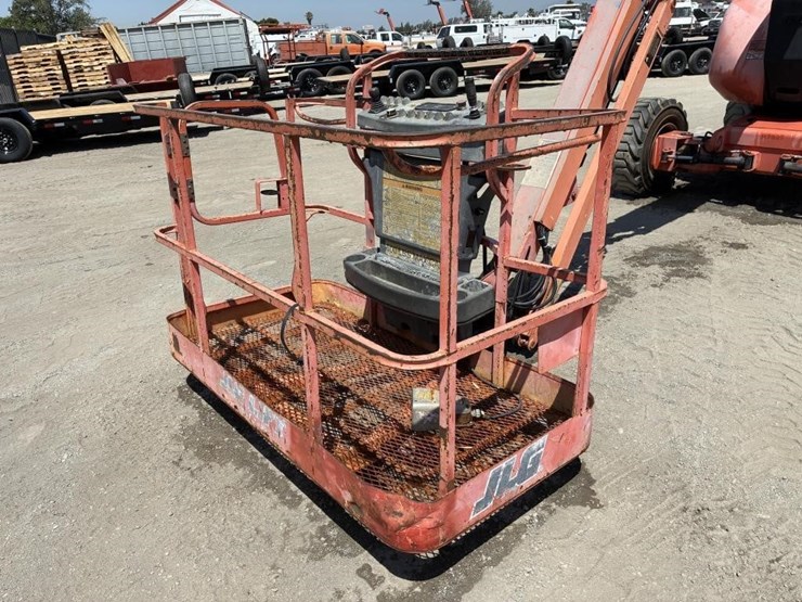 2002-jlg-600aj-image-5