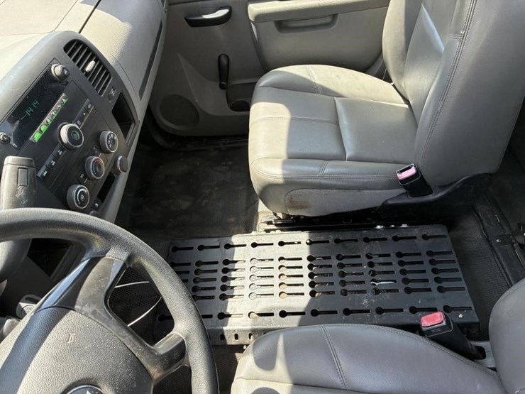 2011-chevrolet-silverado-2500-image-19