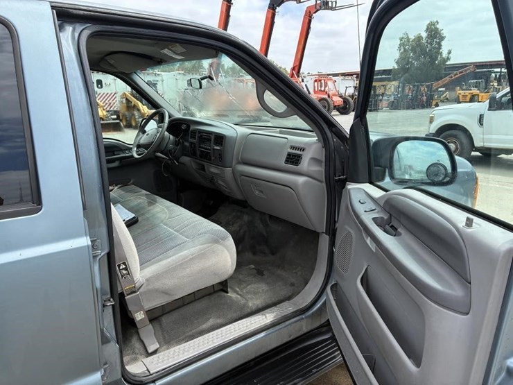 2000-ford-excursion-image-10